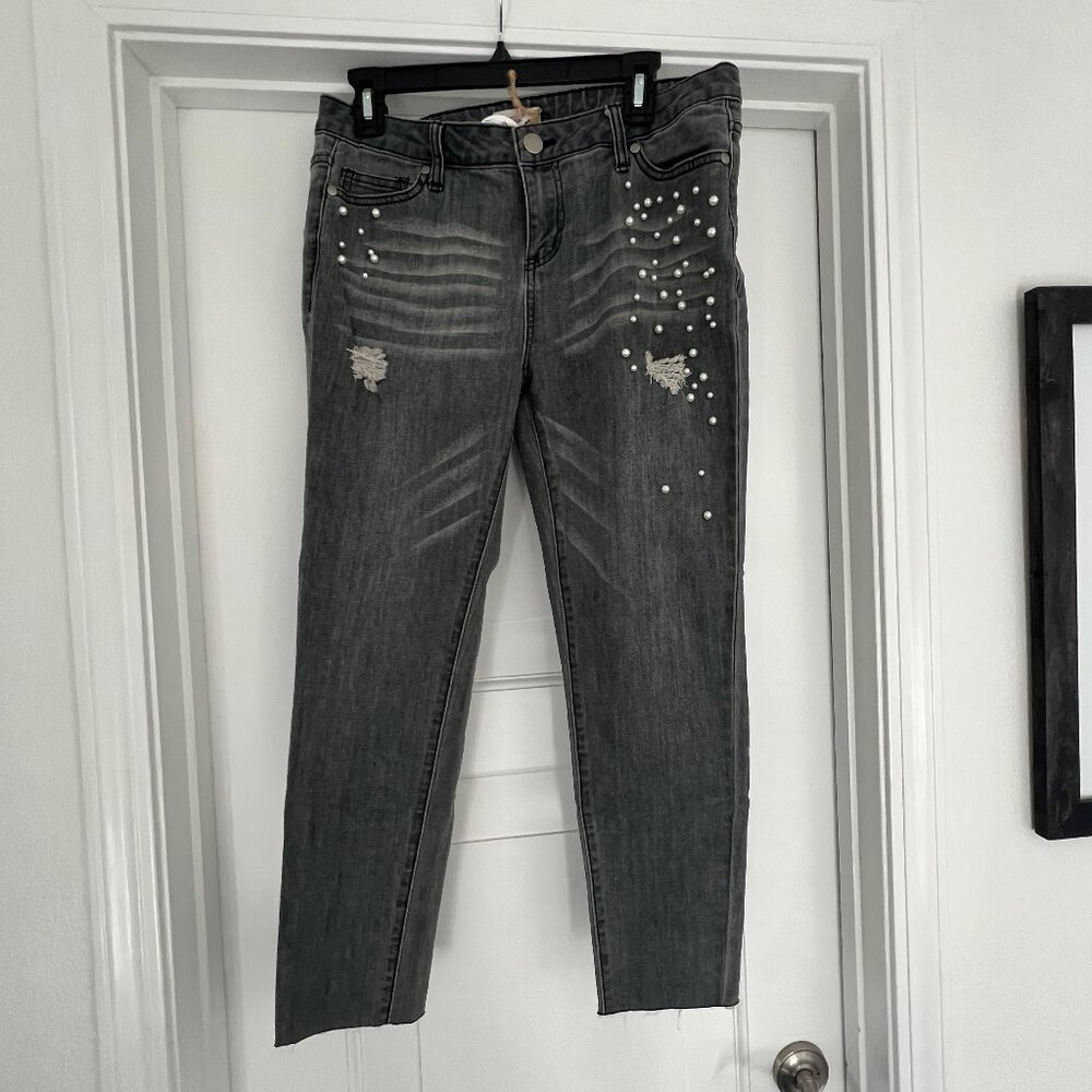 NWT Easel Pearl Distressed Jeans